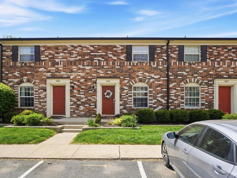 2565 Olde Hill Court S, Unit B, Columbus, OH 43221 Photo 3