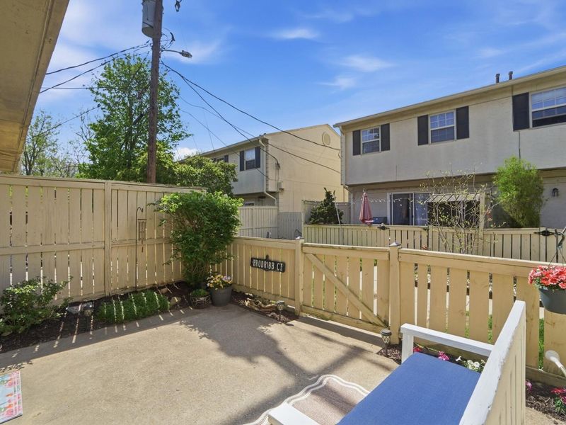 2565 Olde Hill Court S, Unit B, Columbus, OH 43221 Photo 45