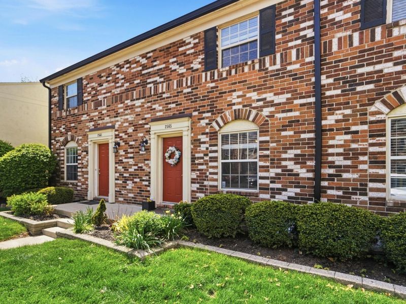 2565 Olde Hill Court S, Unit B, Columbus, OH 43221 Photo 6