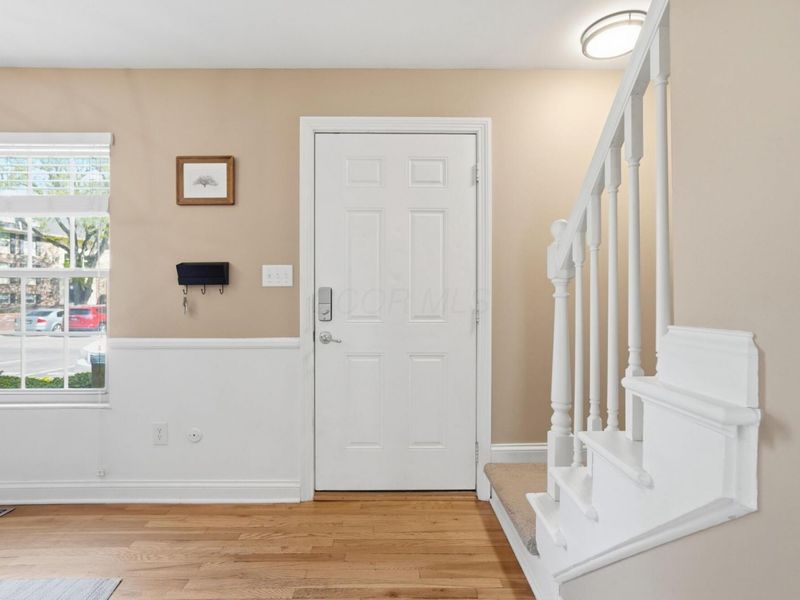 2565 Olde Hill Court S, Unit B, Columbus, OH 43221 Photo 8