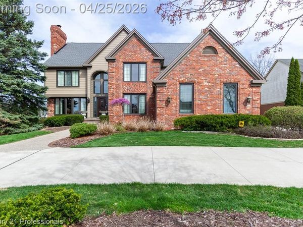 4680 Rambling Drive, Troy, MI 48098