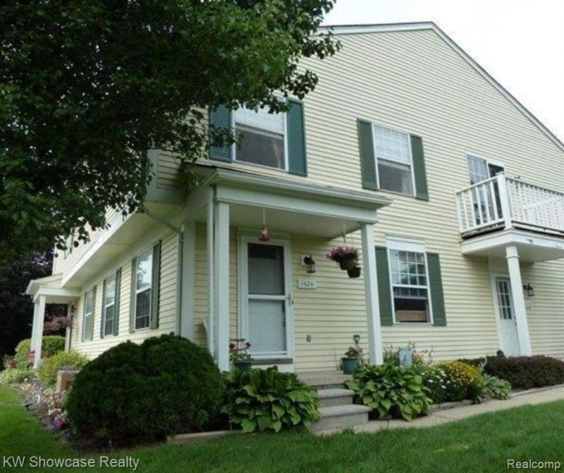 1424 Harbor Drive, Walled Lake, MI 48390 Main Photo