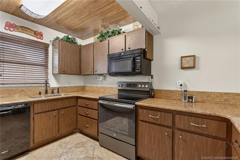 330 SW Winnachee Drive, Stuart, FL 34994 Photo