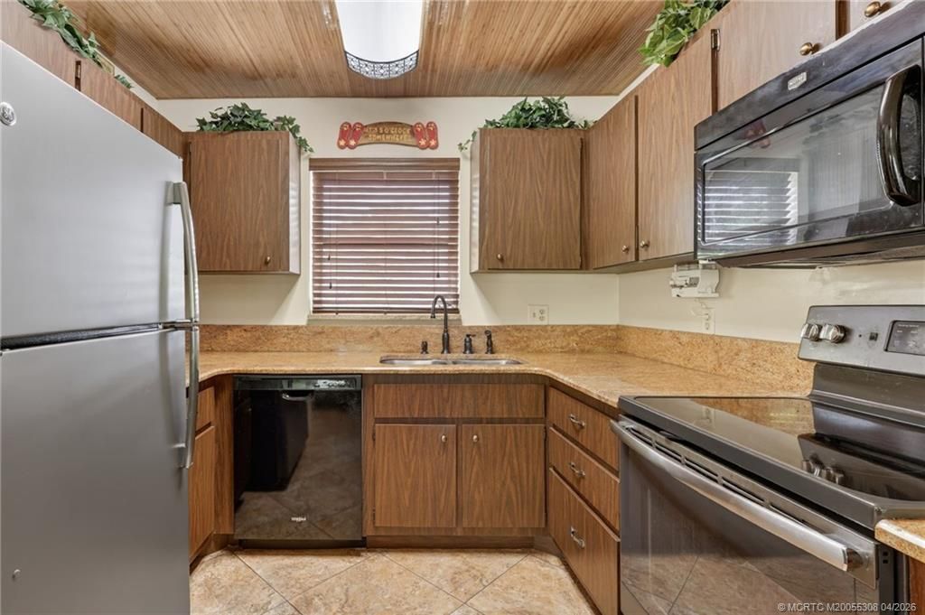 330 SW Winnachee Drive, Stuart, FL 34994 Photo