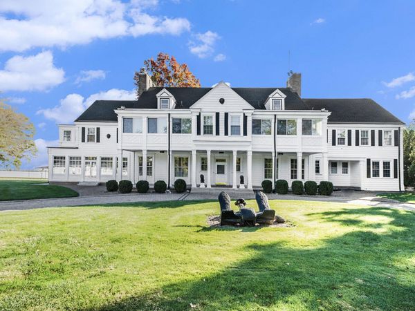 19123 Parke Lane, Grosse Ile, MI 48138