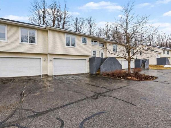 1036 Woods Ct, Unit 21, Petoskey, MI 49770