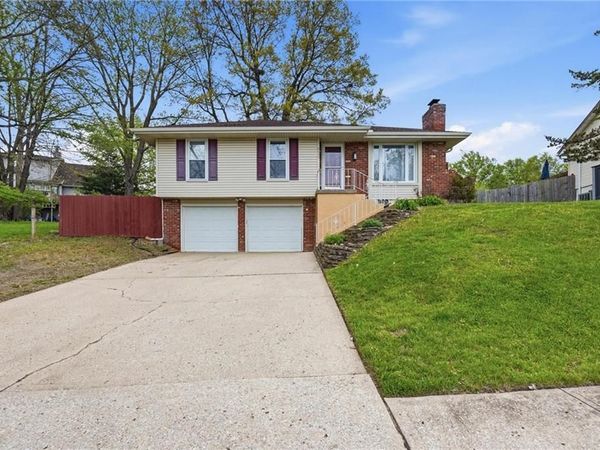 8035 N Garfield Avenue, Kansas City, MO 64118