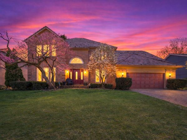 1113 Loyola Drive, Libertyville, IL 60048