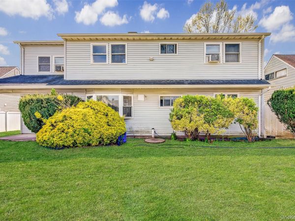 50 Gleaner Lane, Levittown, NY 11756