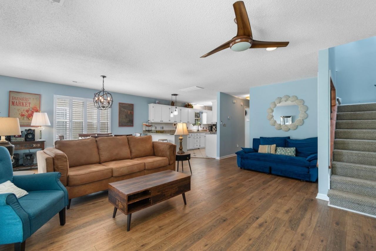 114 N Oak St.  Photo 10