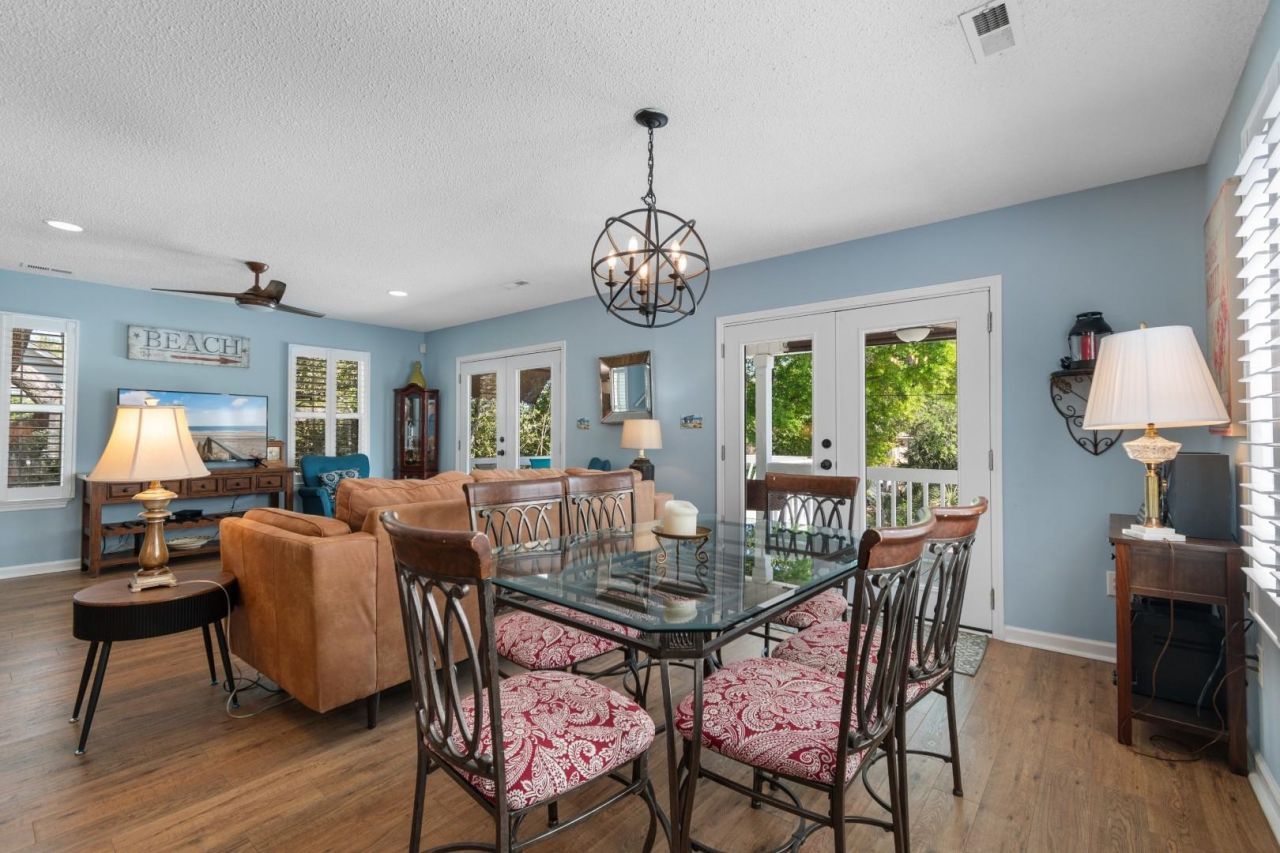 114 N Oak St.  Photo 11