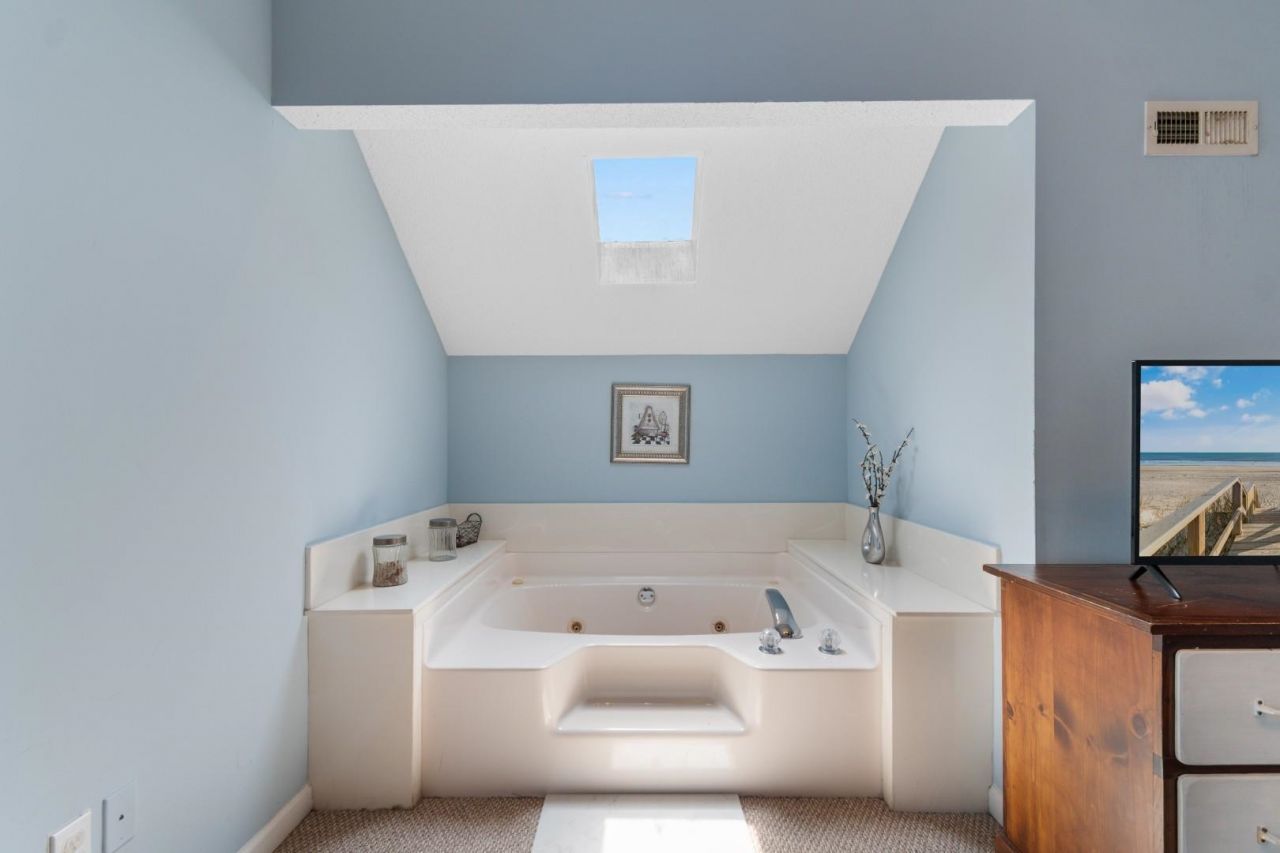 114 N Oak St.  Photo 14