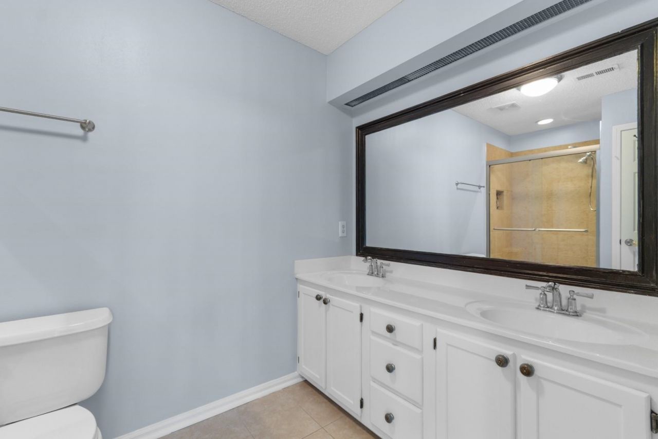 114 N Oak St.  Photo 15