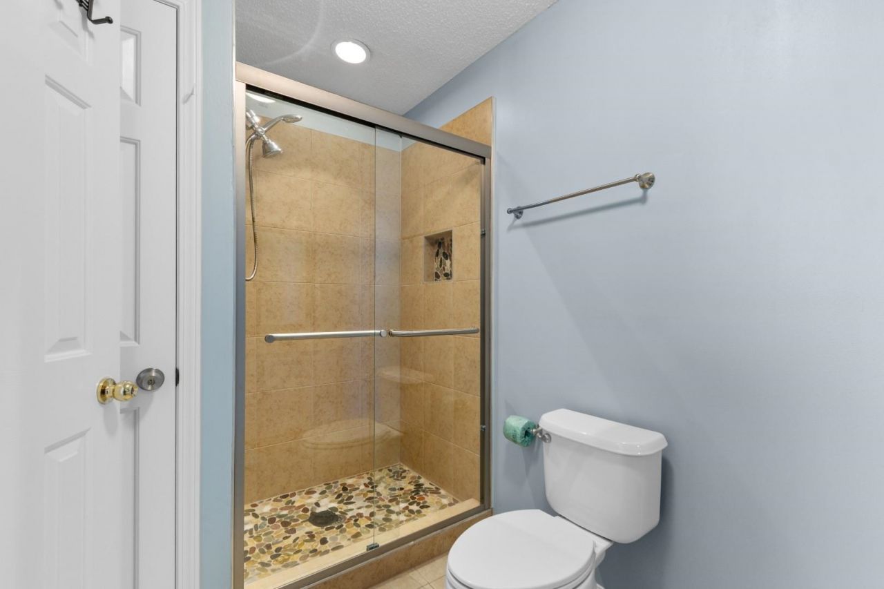 114 N Oak St.  Photo 16