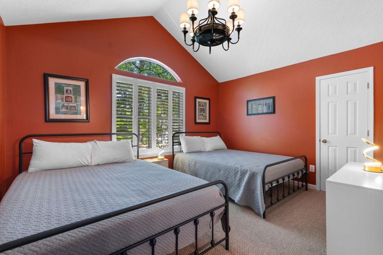 114 N Oak St.  Photo 17