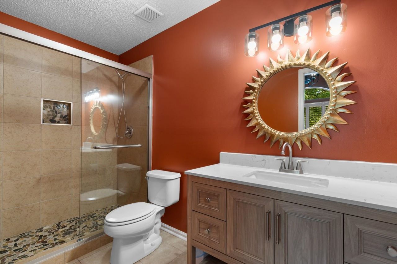 114 N Oak St.  Photo 19