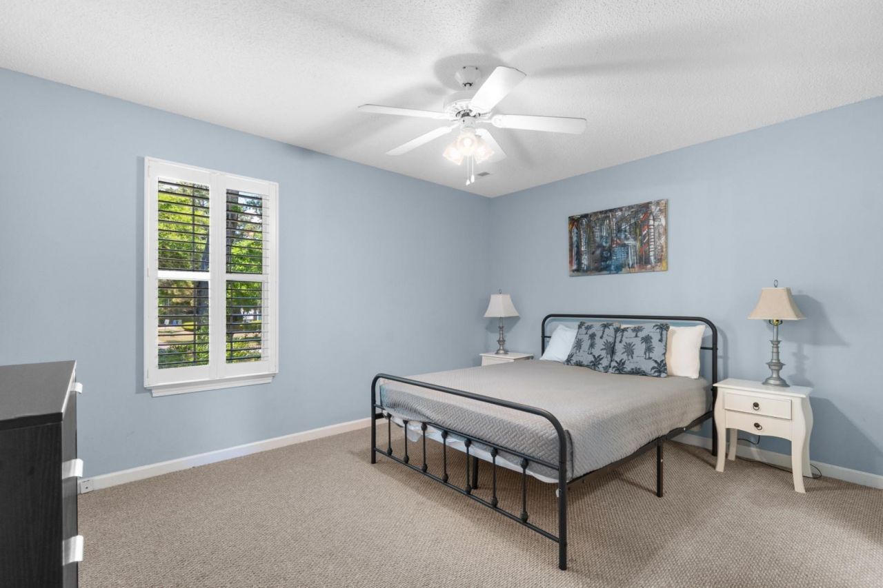 114 N Oak St.  Photo 20