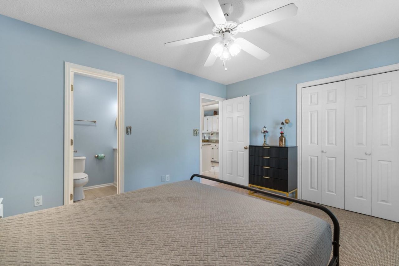 114 N Oak St.  Photo 21