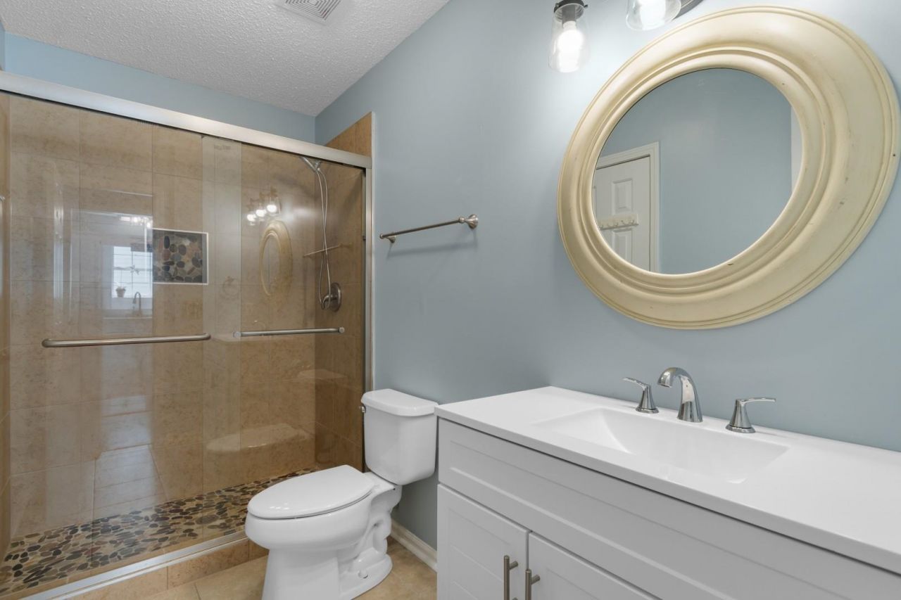 114 N Oak St.  Photo 22