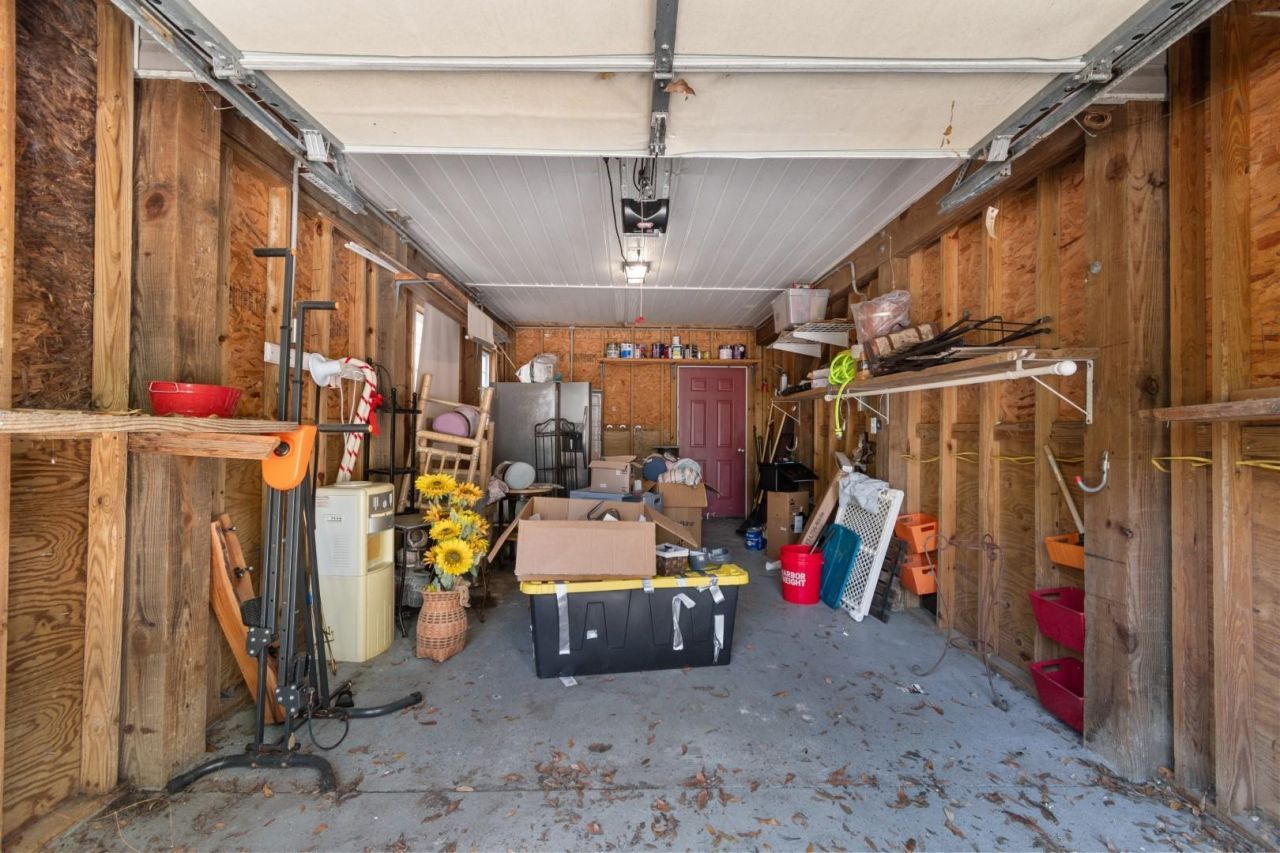 114 N Oak St.  Photo 28