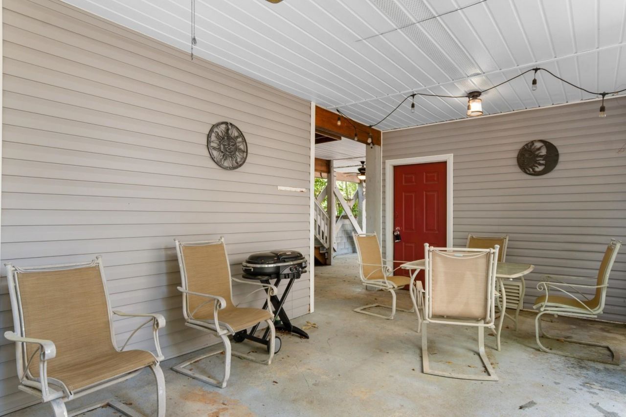 114 N Oak St.  Photo 30