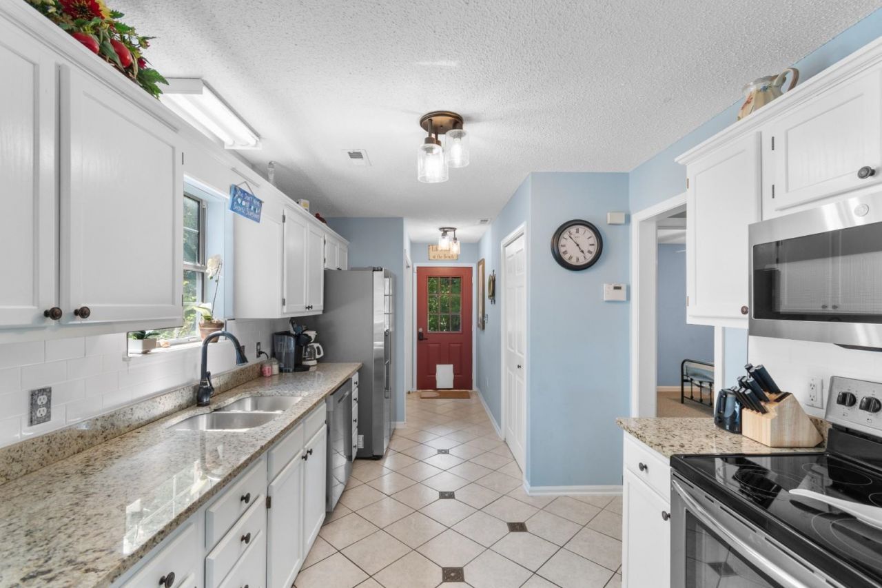 114 N Oak St.  Photo 4