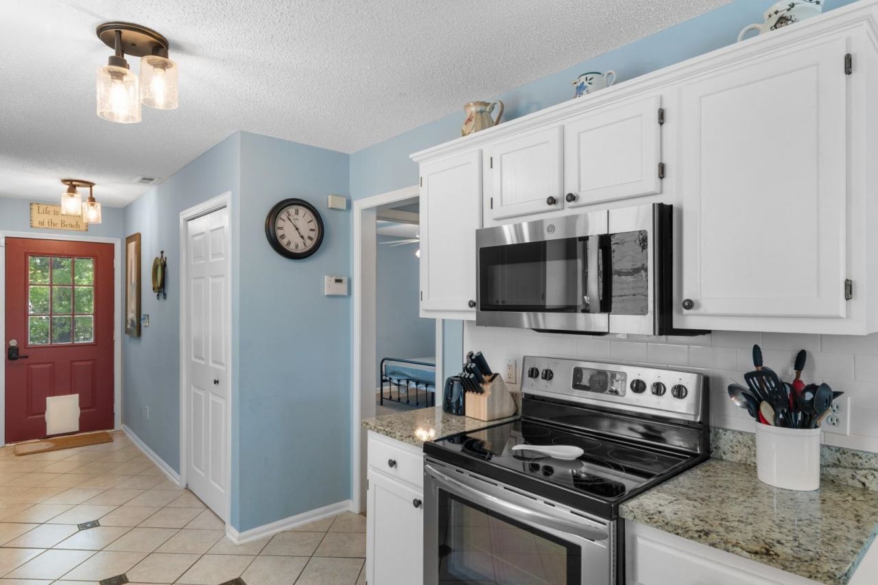 114 N Oak St.  Photo 5