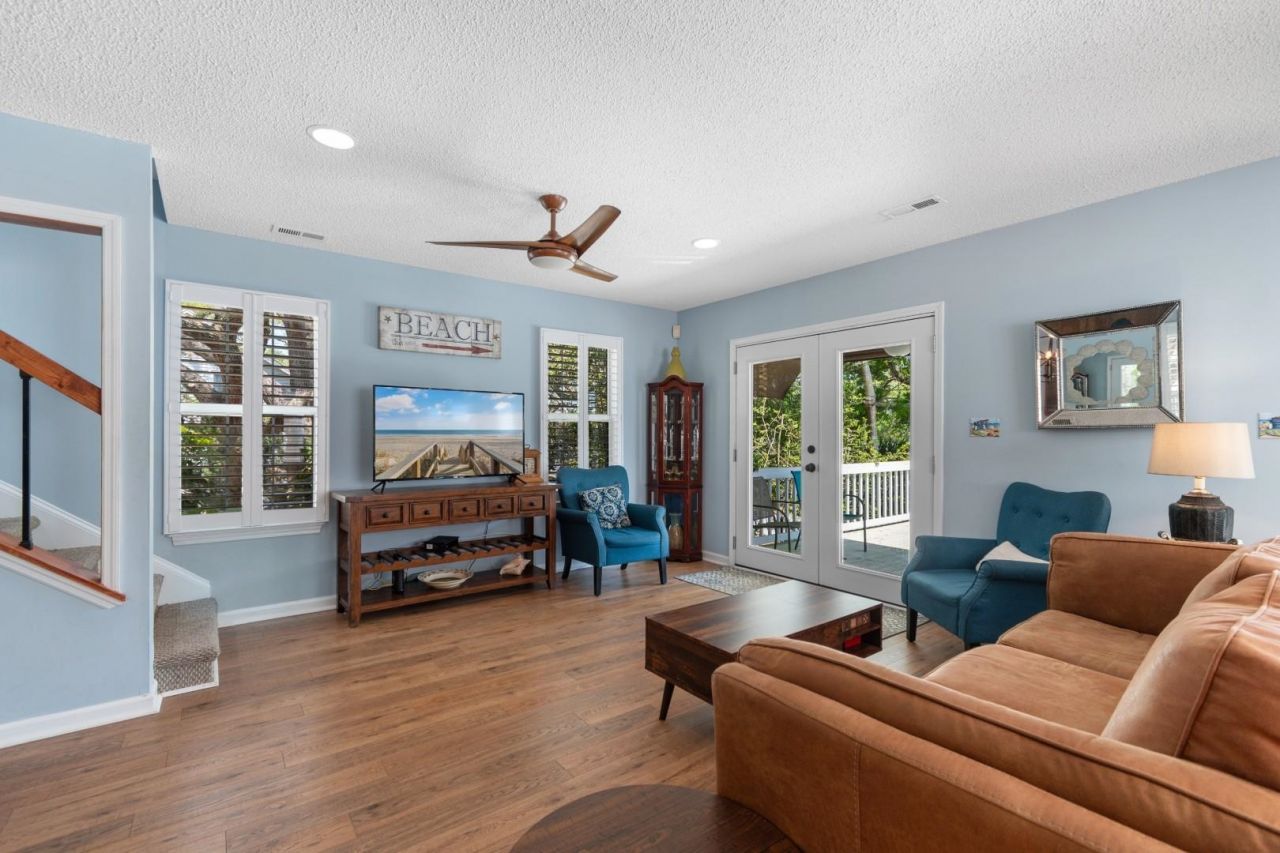 114 N Oak St.  Photo 8