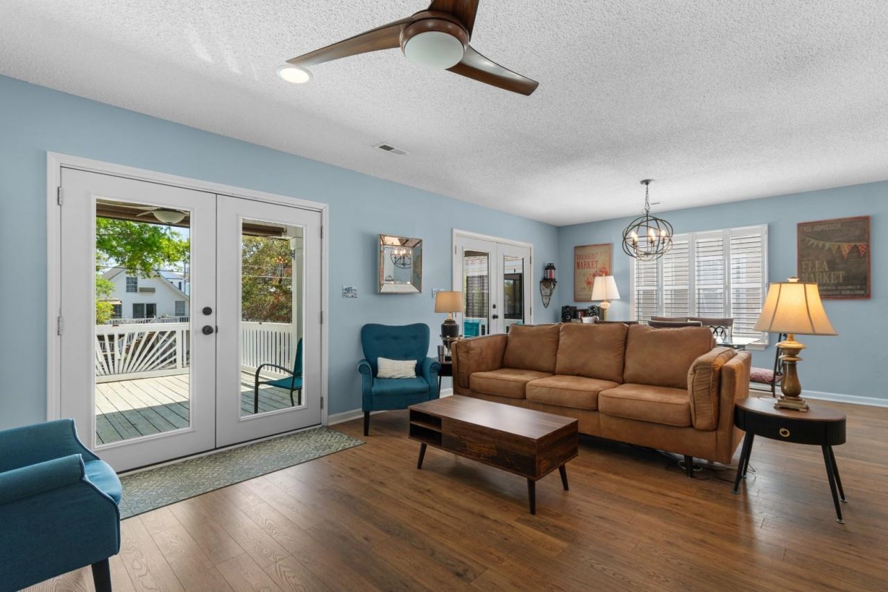 114 N Oak St.  Photo 9