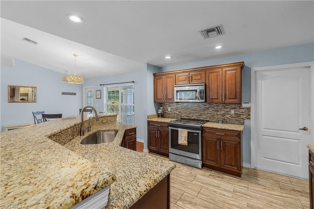 3928 NW 41st Pl, Cape Coral, FL 33993 Photo
