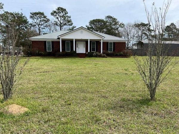 22 Ten Lake Drive, DeFuniak Springs, FL 32433