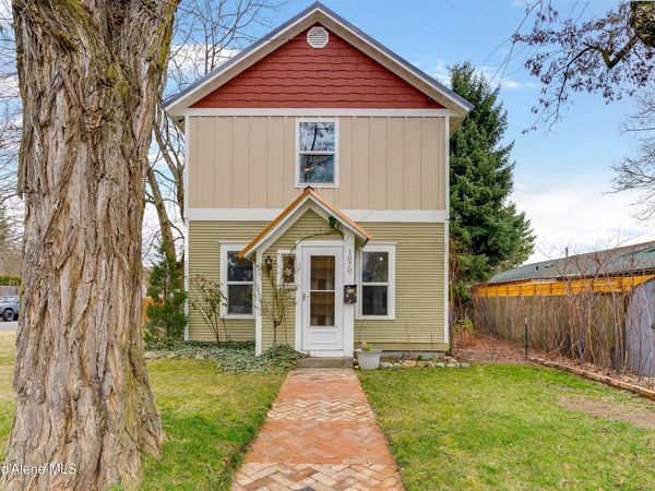 1070 N 1st ST , Coeur d'Alene, ID 83814