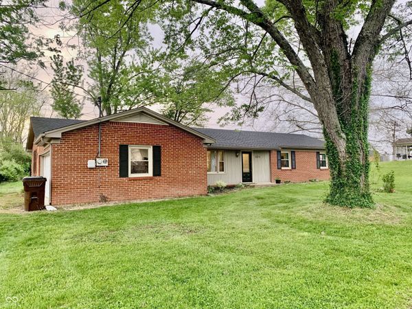 5574 S Holiday Drive, Columbus, IN 47203