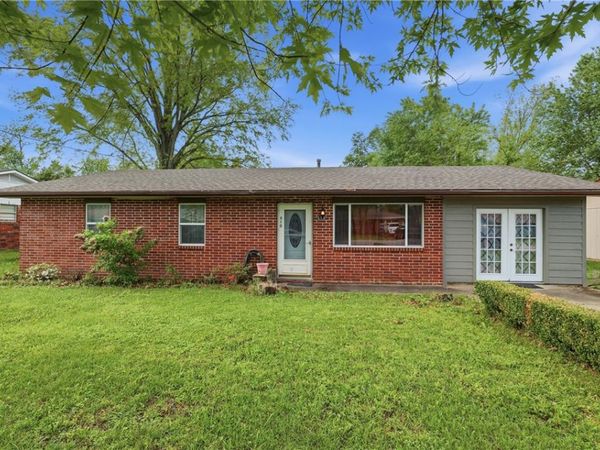 510 SE 10Th Street , Bentonville, AR 72712