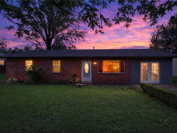 510 SE 10Th Street , Bentonville, AR 72712