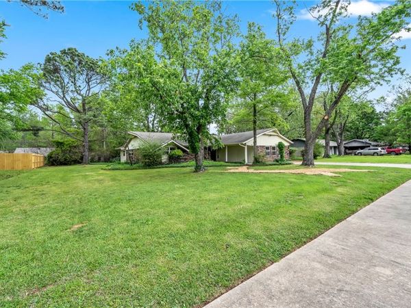 1716 E Rolling Hills Drive , Fayetteville, AR 72703