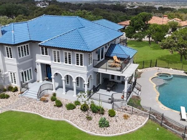 829 Kings Point Drive , Canyon Lake, TX 78133