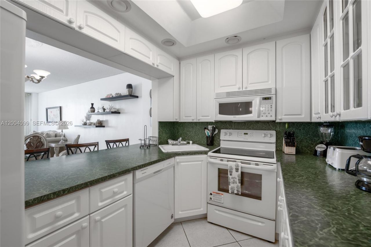 5601 Collins Ave, Unit 919, Miami Beach, FL 33140 Photo