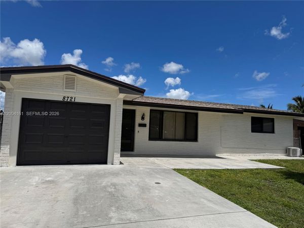 8721 NW 11th St , Pembroke Pines, FL 33024