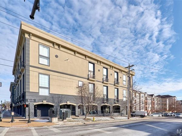 200 S Kirkwood Road, Kirkwood, MO 63122