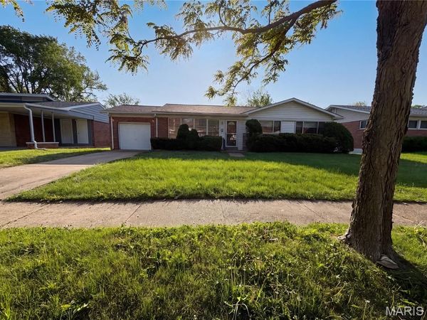 1136 Burch Lane, St Louis, MO 63130