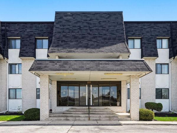 2371 Deerpath Drive , Unit 305, Schererville, IN 46375