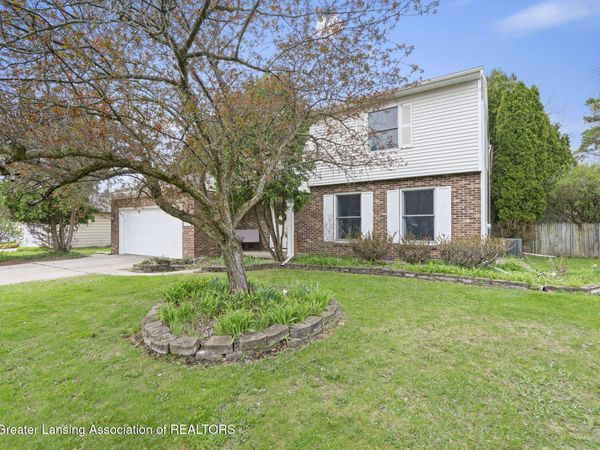 5599 Wood Valley Drive, Haslett, MI 48840