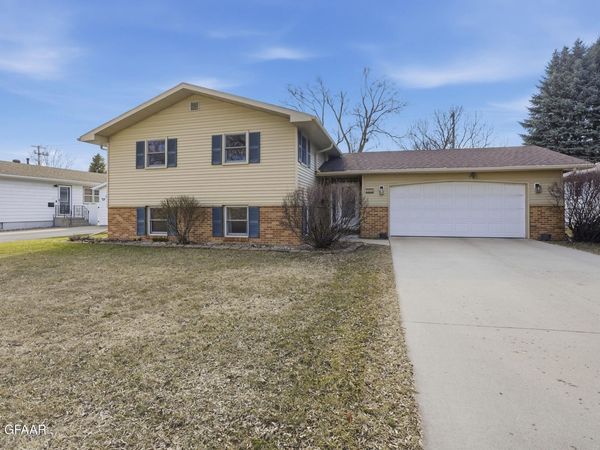 1606 S 18TH Street , Grand Forks, ND 58201