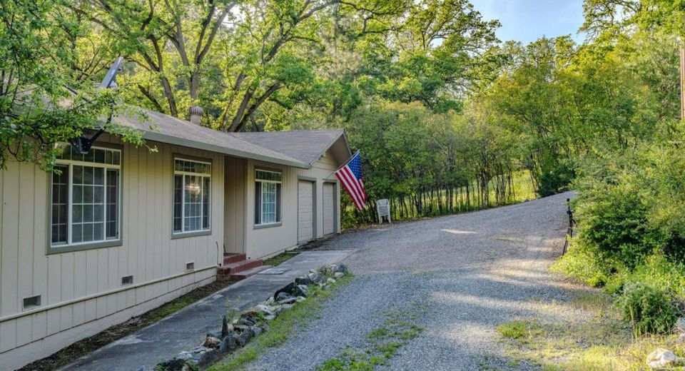 8792 Hidden Valley Rd, Mountain Ranch, CA 95246 Photo