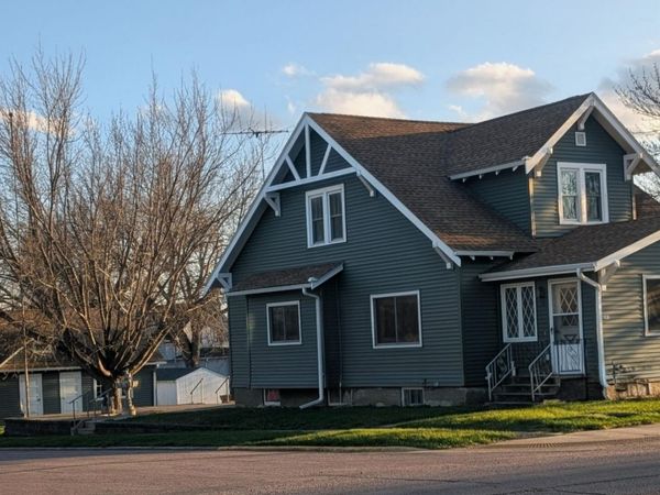 301 W 4th Street, Winthrop, MN 55396