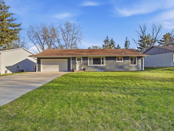 272 Pinewood Drive, Apple Valley, MN 55124