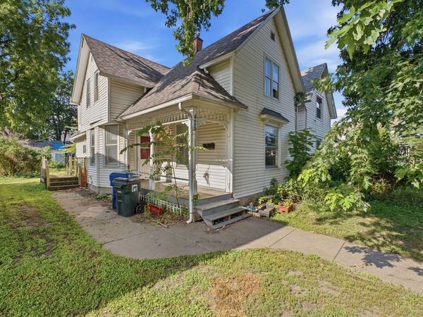 425 W 16th Street, Davenport, IA 52806