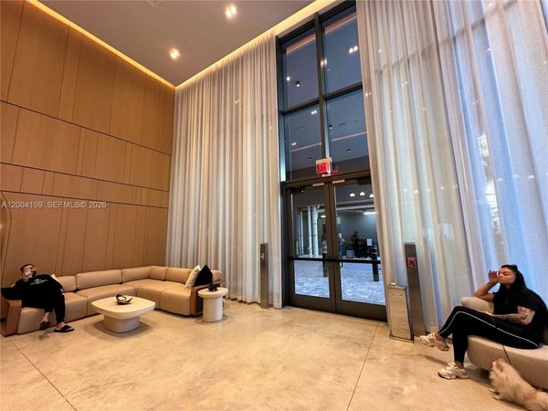 121 NE 5 , Unit 2712, Miami, FL 33132