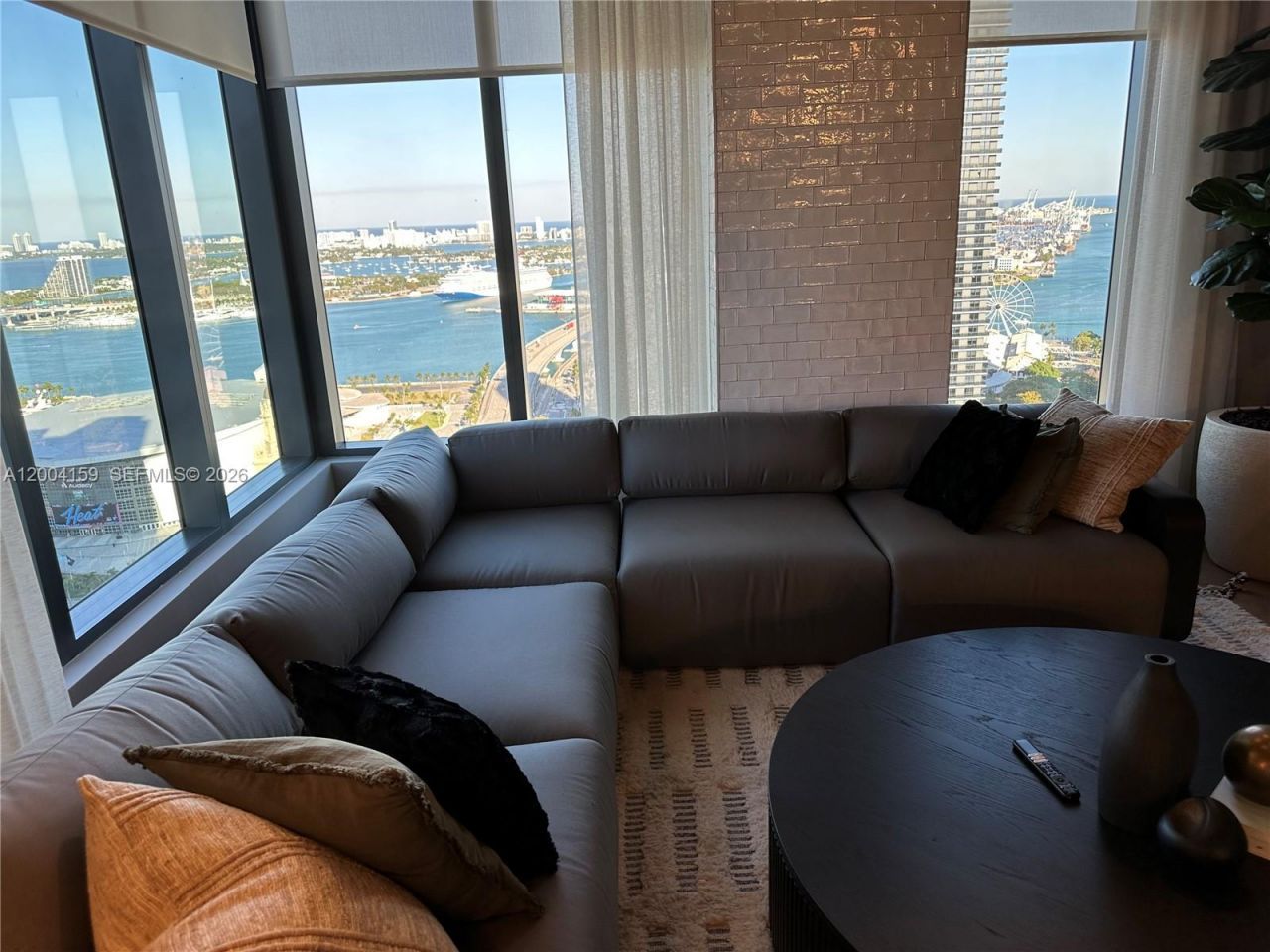 121 NE 5, Unit 2712, Miami, FL 33132 Photo